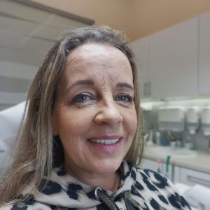 Maggie K. – “Die Beratung und die Behandlung hier ist absolut 100% professionell”